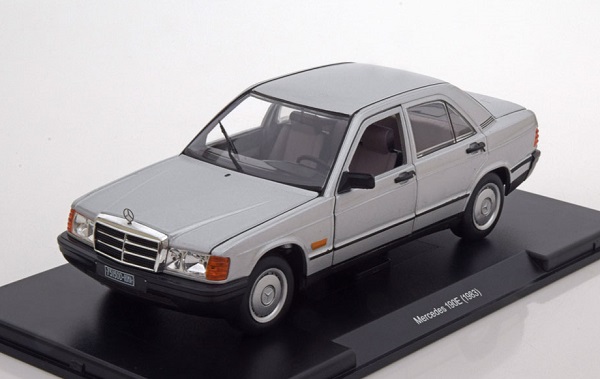 Модель 1:24 Mercedes-Benz 190E - silver